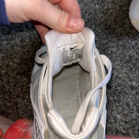 Women’s Nike Huaraches - Picture 5 of 6